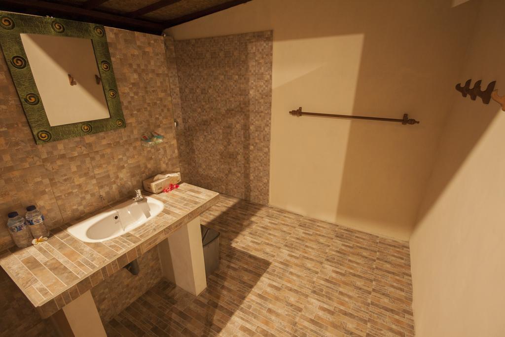 Amora Hut'S Nusa Lembongan  Room photo