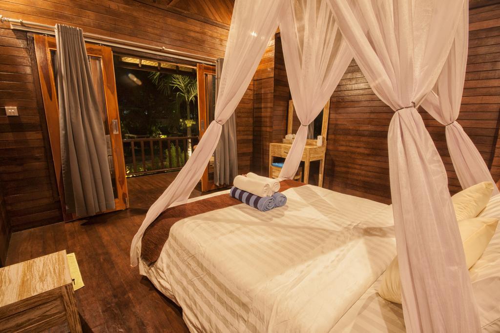 Amora Hut'S Nusa Lembongan  Room photo